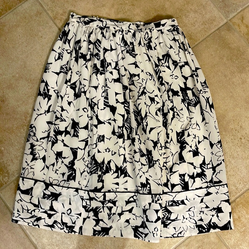 Elizabeth James black and white skirt size 6